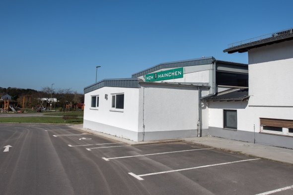 Mehrzweckhalle Hainchen von aussen