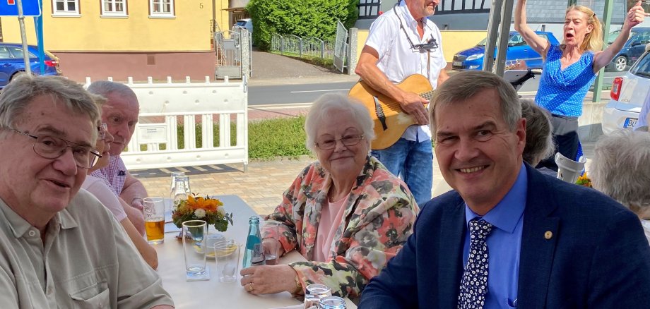 Bürgermeister beim Seniorentreff in Hainchen